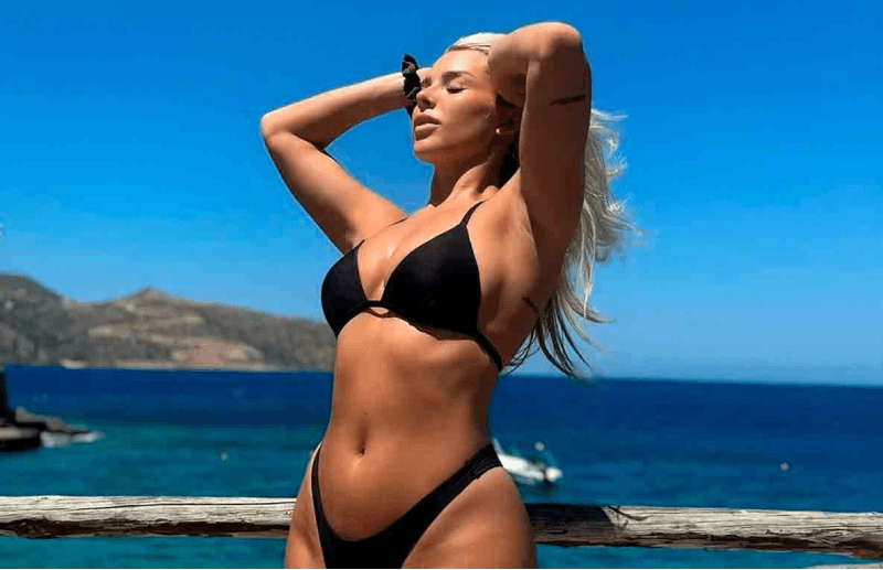 Madelene Wright Beach Photos